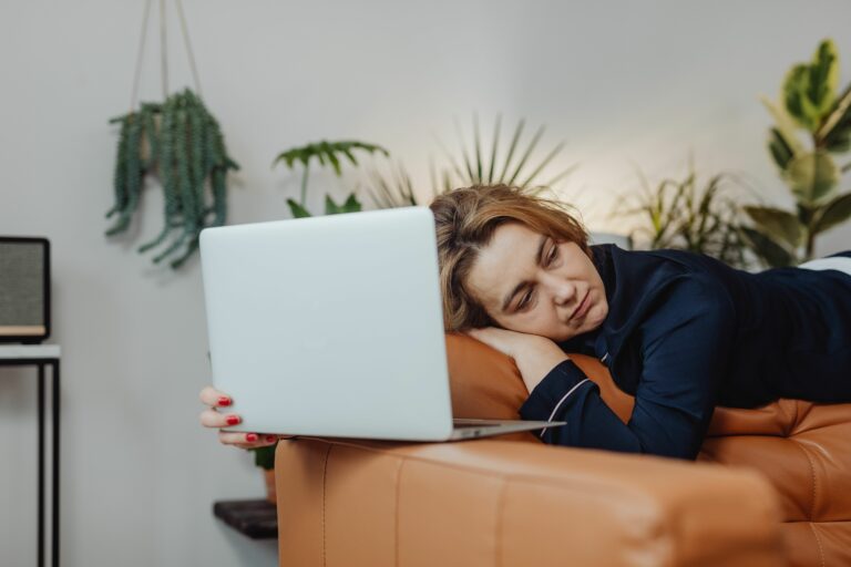 Je suis épuisée tout le temps : que faire quand l’énergie ne revient plus ?