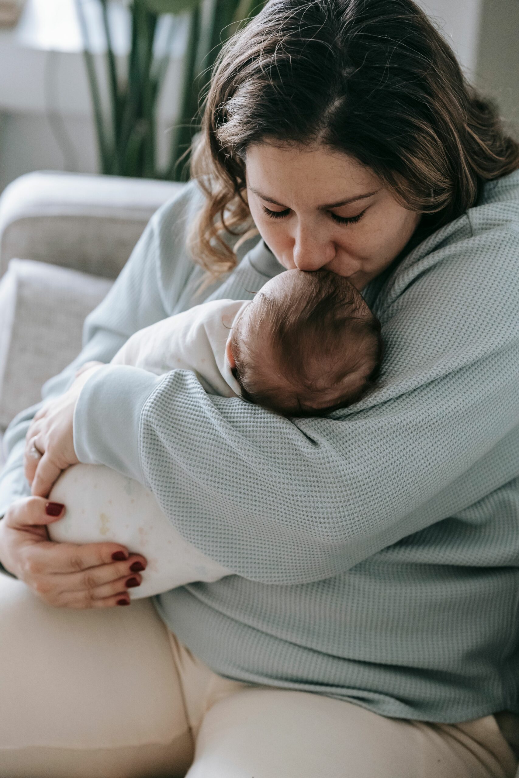 Une femme prend un moment pour elle et son équilibre émotionnel